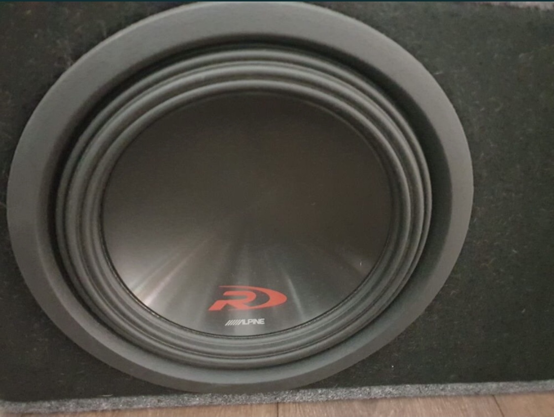 Stație și subwoofer