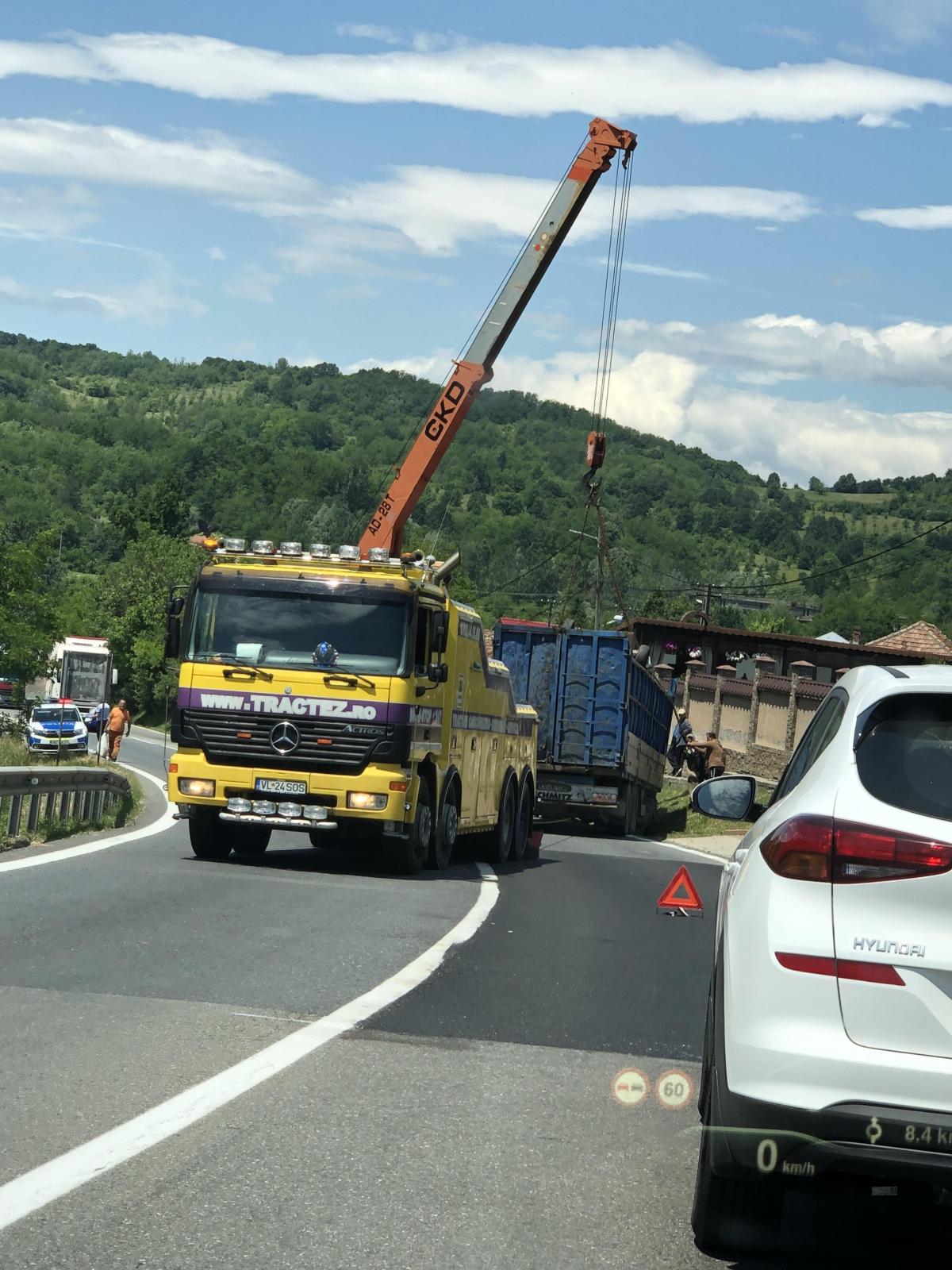 DB49E2F5-3A3E-421A-8314-5BB97EFEA95A